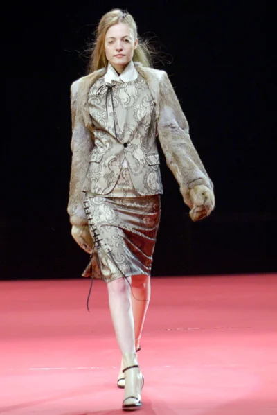 Look 10